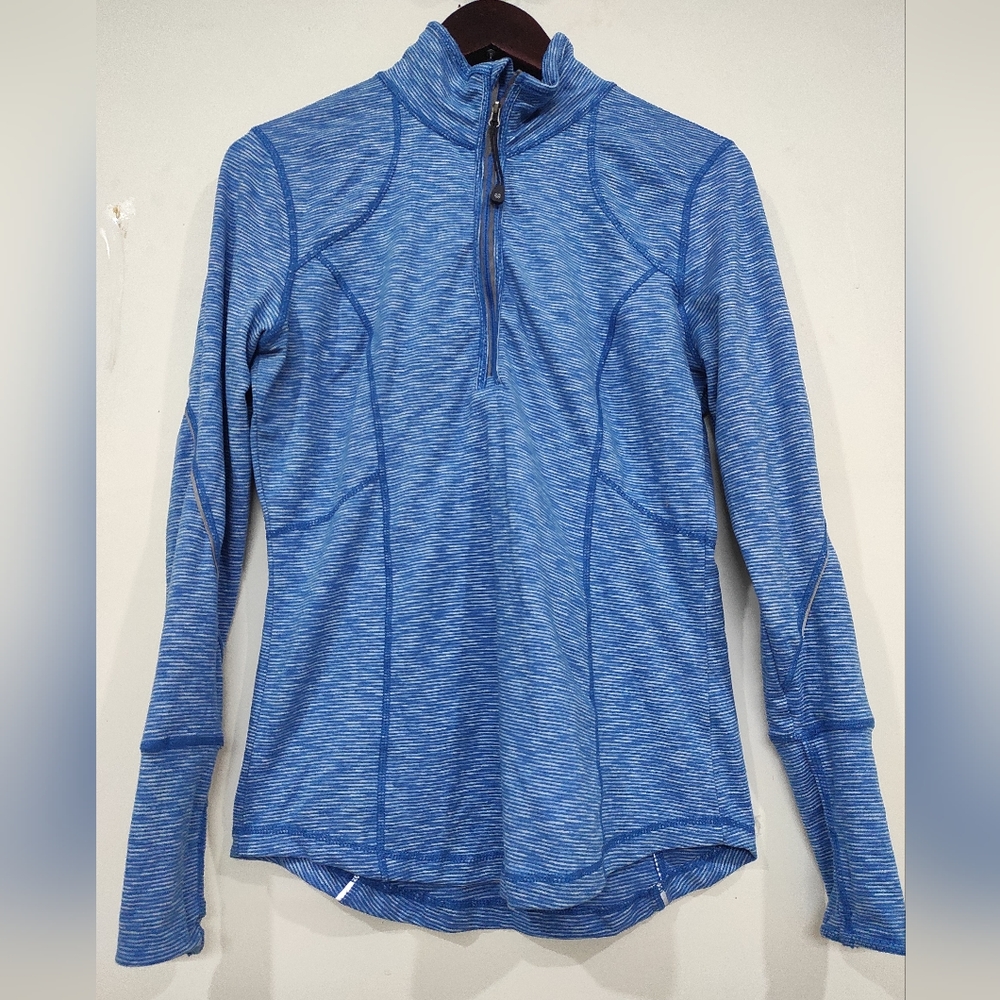 Gym wear Top with zipper & Thumbhole 💙 - Picture 3 of 15